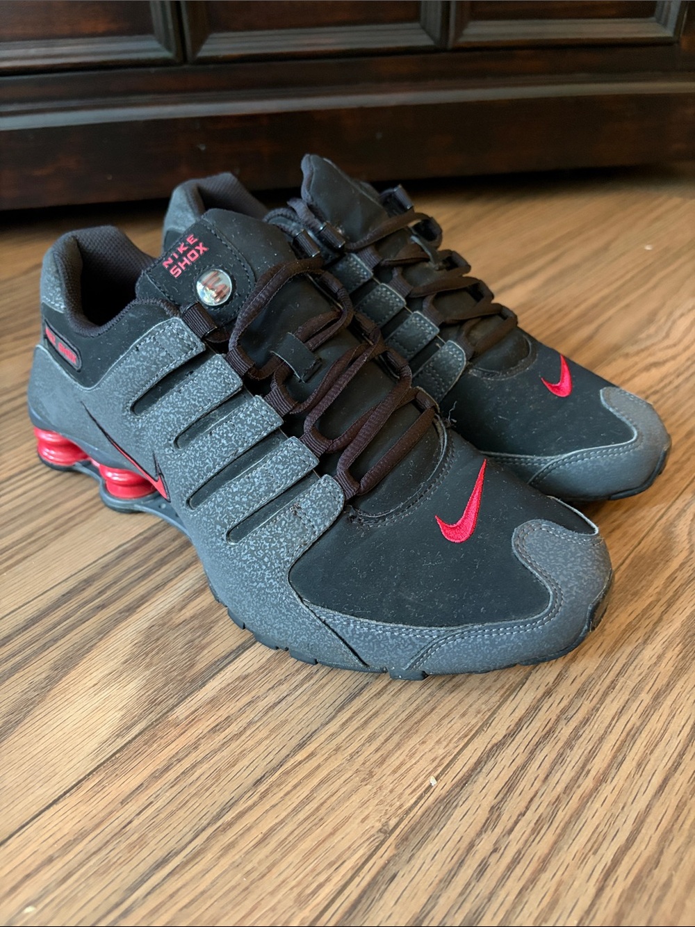 Nike Shox NZ – Black / Sport Red / Dark Grey – Men’s Size 10